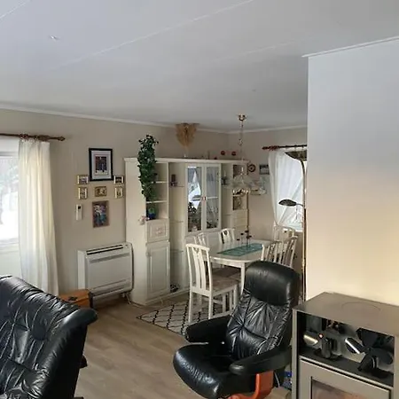Enebolig I Apartment Kabelvag